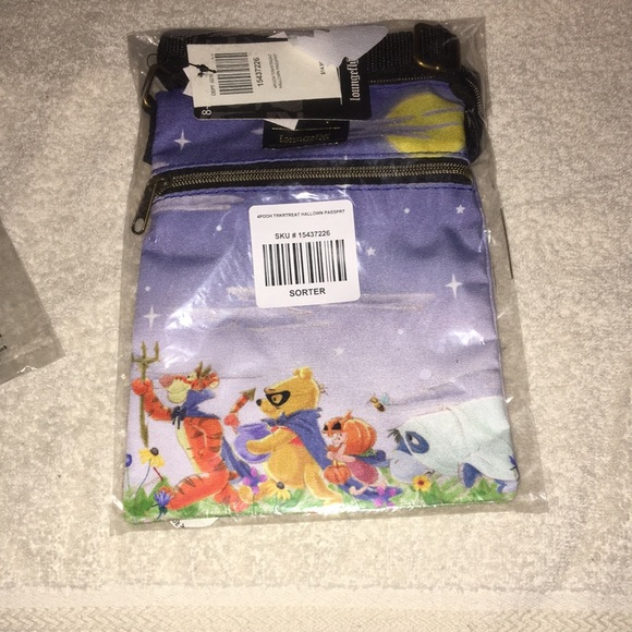 🎃Disney Winnie The Pooh Halloween Passport Crossbody Bag & Cardholder - Picture 2 of 12